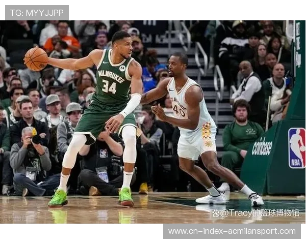 唐斯勾手再中，全员为其鼓掌