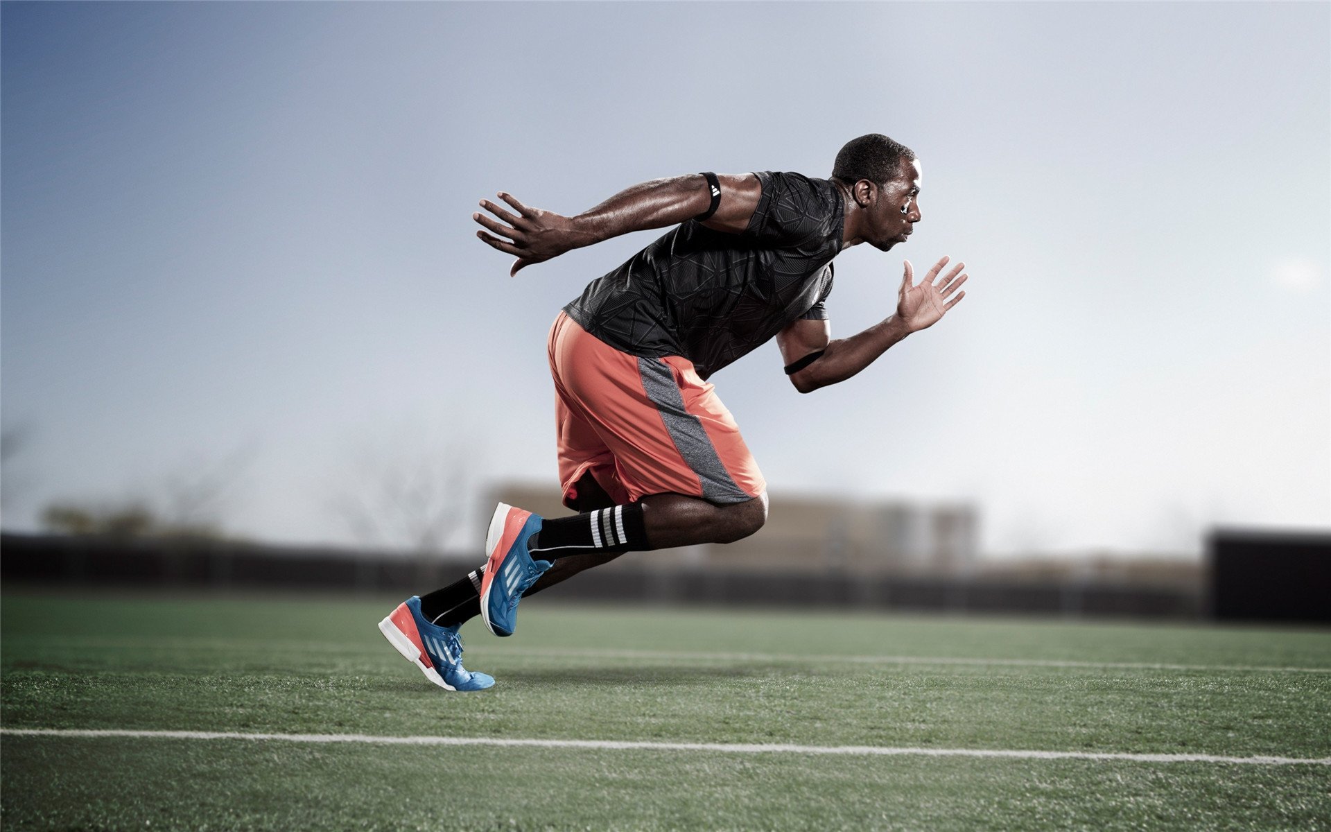 媒体日现场热闹非凡球员积极配合展示良好形象